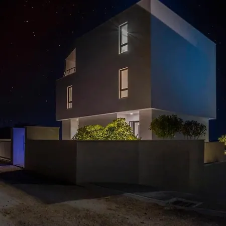 Perfect For Privacy With Views *