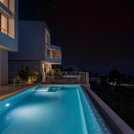 Perfect For Privacy With Views Vila
