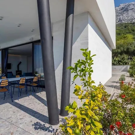 Perfect For Privacy With Views Vila